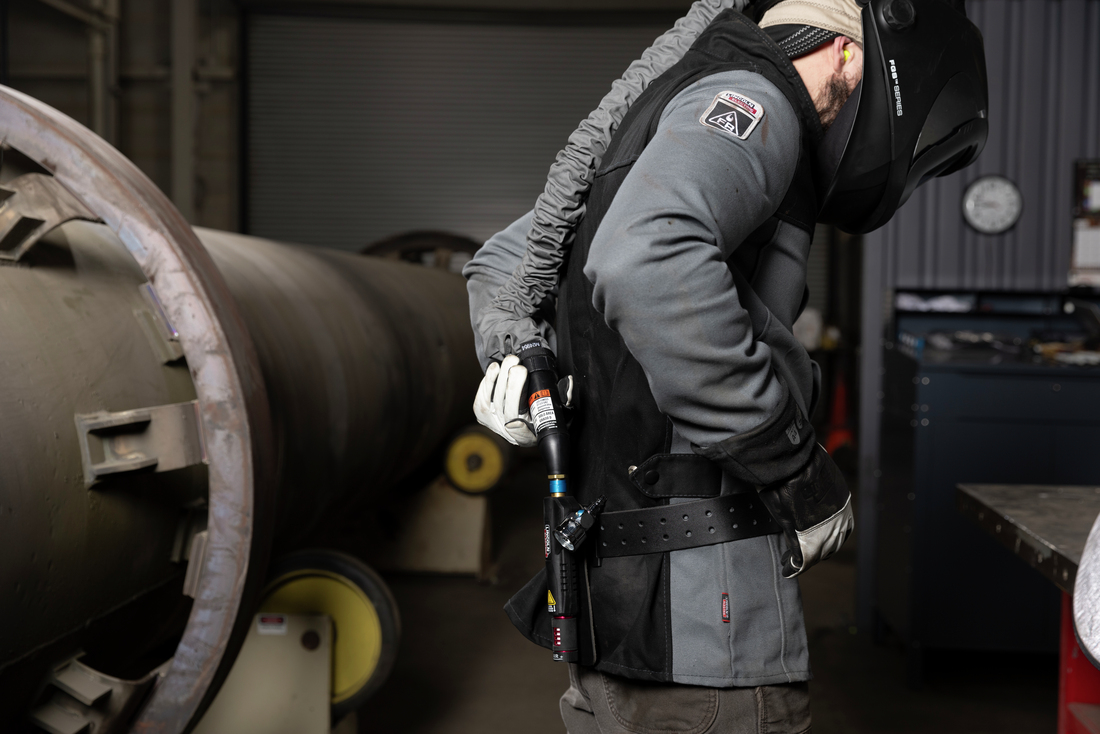 welder using Lincoln VIKING™ 3250D FGS® SAR Welding Helmet, No Hose, K5443-1