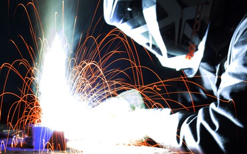 welder using the Razorweld 170 Stick/TIG Welder - KUMJRRW170CA